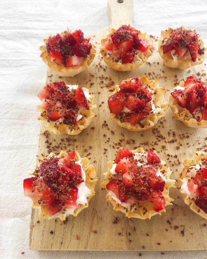Strawberries and cream phyllo cups with shaved milk&nbsp;chocolate!